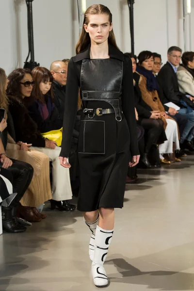 Look 10